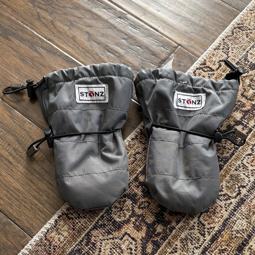 Stonz mitts - 12-24 months